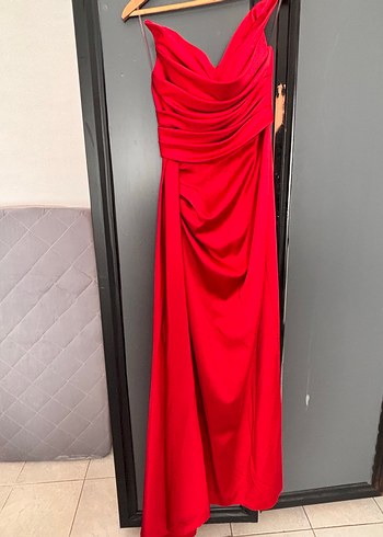 Kırmızı Drapeli Uzun Abiye Elbise - Görsel 4