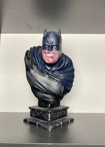 Koyu Gri Batman Figürü Büstü