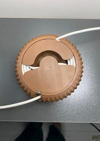 Kahverengi Telefon Şarj Kablosu Düzenleyici - Görsel 3