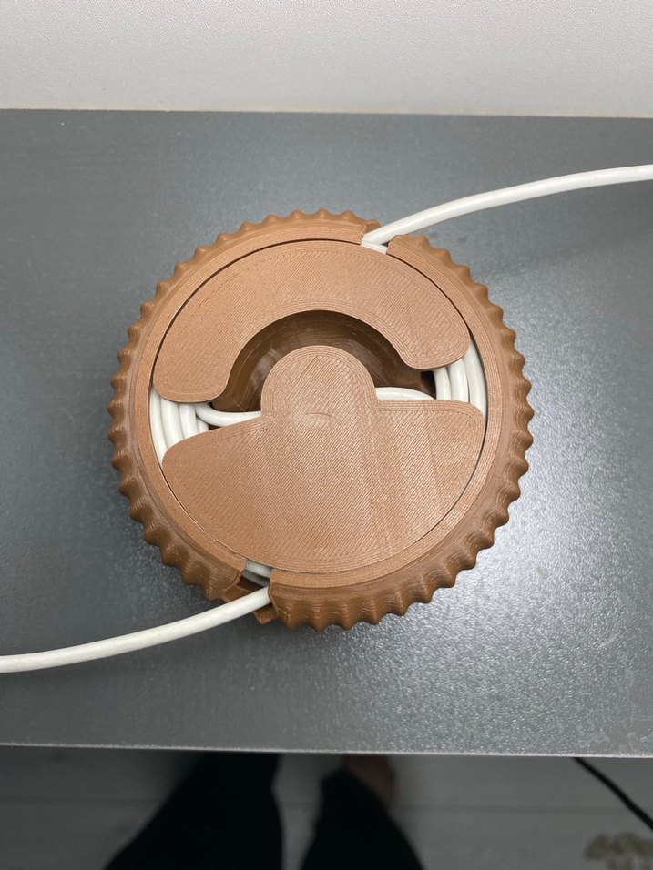 Kahverengi Telefon Şarj Kablosu Düzenleyici - Görsel 3