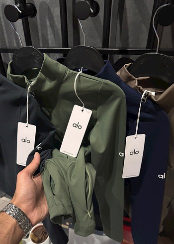 Alo Yüksek Yakalı Uzun Kollu Spor Üst - Görsel 4