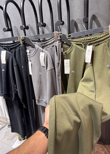 Alo yoga takım - Görsel 3