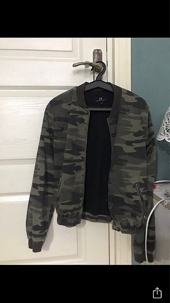 Bershka Kamuflaj mont