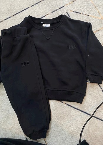 GAP Siyah Erkek Çocuk Eşofman Takımı - Görsel 2