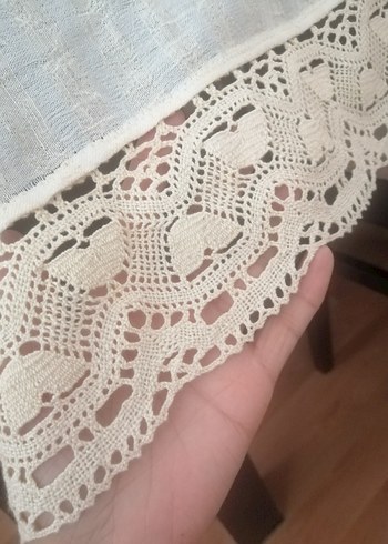 Diğer Nakış işlemeli beyaz masa örtüsü
