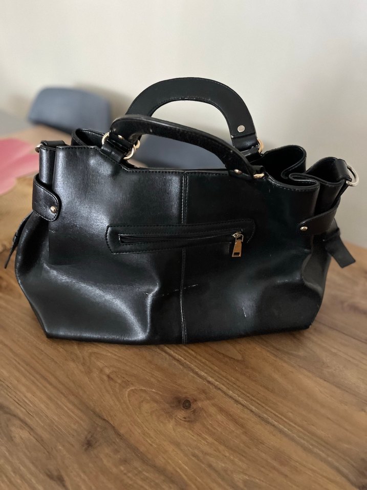 Siyah Çanta - Görsel 2