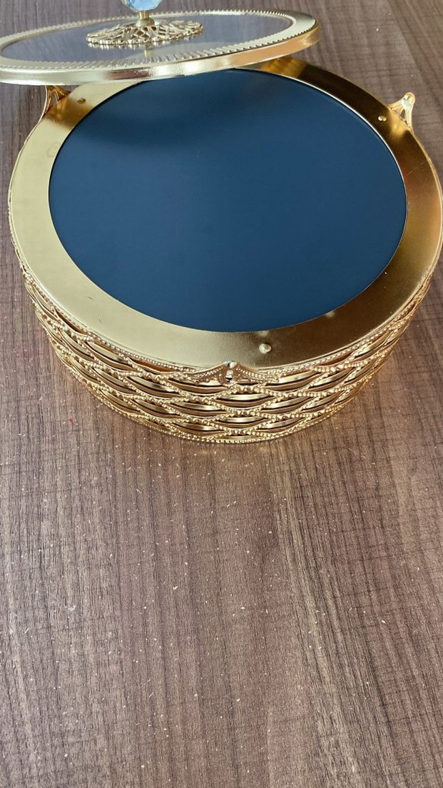 Altın Renkli İşlemeli Modern Klasik şekerlik - Görsel 3