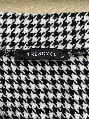 40 Beden siyah Renk Trendyol 40 beden fermuarlı etek