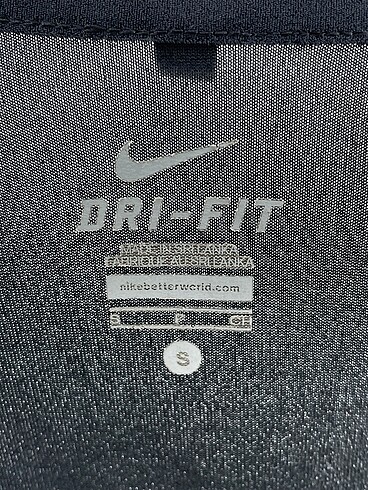s Beden siyah Renk Nike T-shirt %70 İndirimli.