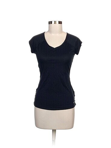 Nike T-shirt %70 İndirimli.