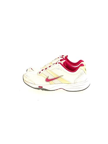 Nike Spor Ayakkabı %70 İndirimli.