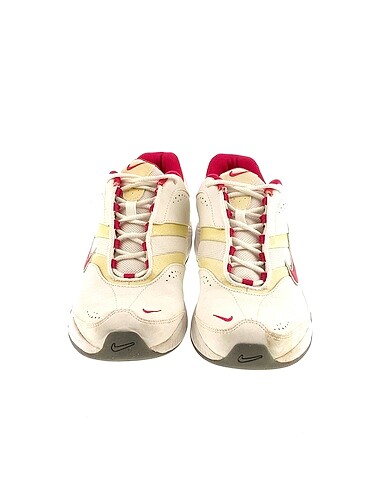 37,5 Beden Nike Spor Ayakkabı %70 İndirimli.