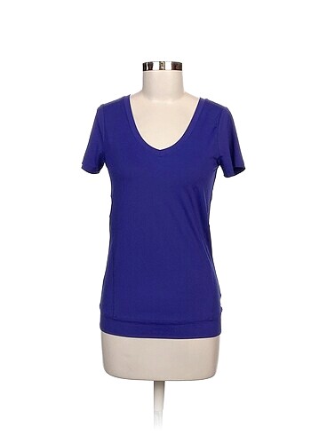 Penti T-shirt %70 İndirimli.