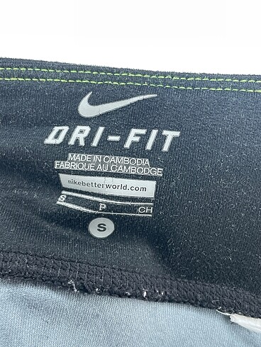s Beden çeşitli Renk Nike T-shirt %70 İndirimli.