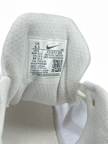 37,5 Beden beyaz Renk Nike Spor Ayakkabı %70 İndirimli.