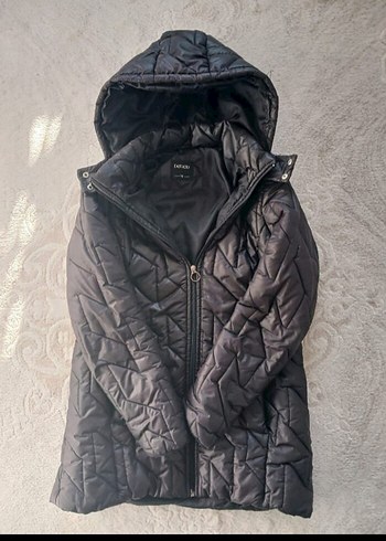 Siyah Kapüşonlu Fermuarlı Kadın Mont
