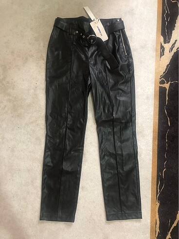 Deri kadın pantalon