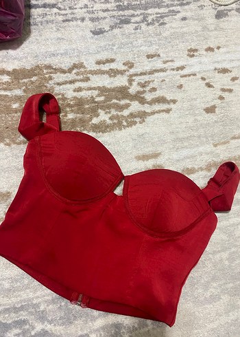 Kırmızı Dekolteli  Büstiyer - Görsel 2