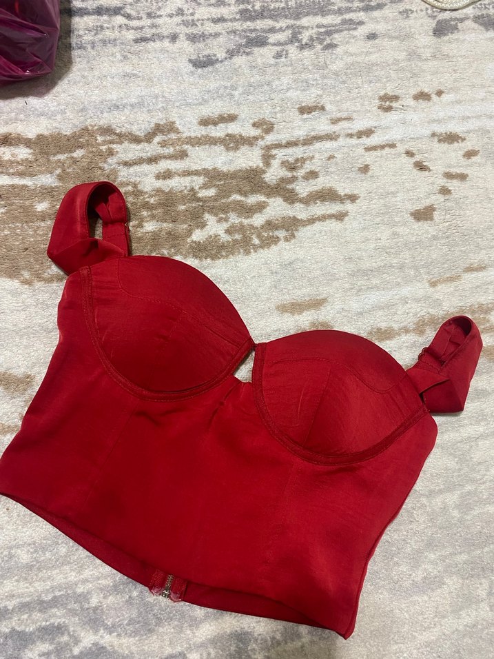 Kırmızı Dekolteli  Büstiyer - Görsel 2