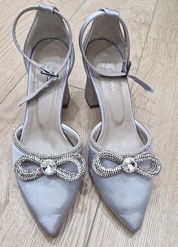 Taşlı gri topuklu ayakkabı - Görsel 2