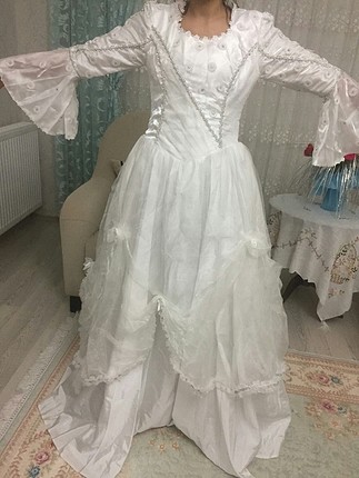 hem nostalji gelinlik olarak hem kostüm olarak kullanılabilir