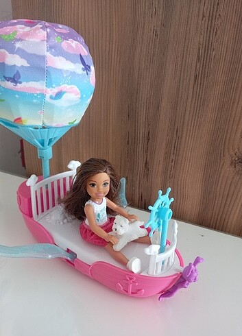 Beden Renk Barbie Chelsa nin Sihirli Kayığı