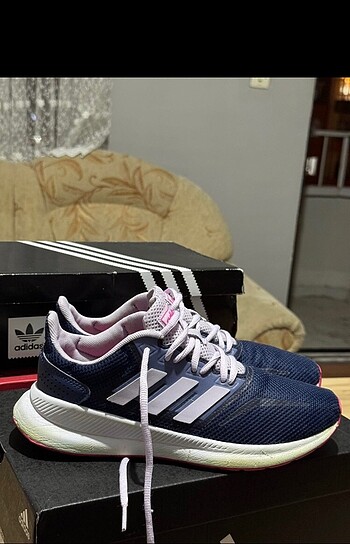 37,5 Beden lacivert Renk Orjinal Adidas Spor Ayakkabı