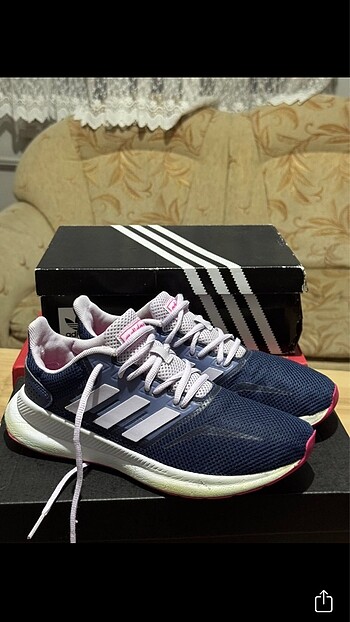 37,5 Beden Orjinal Adidas Spor Ayakkabı