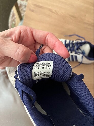 37 Beden beyaz Renk Adidas ayakkabı