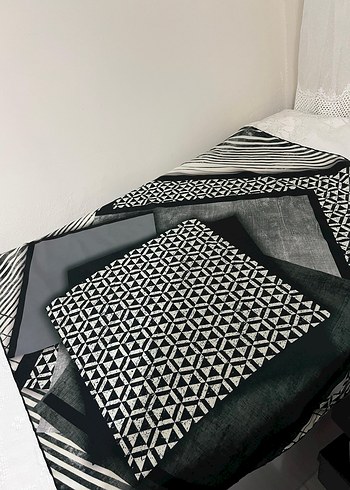 Siyah Geometrik Desenli Kadın eşarp - Görsel 2