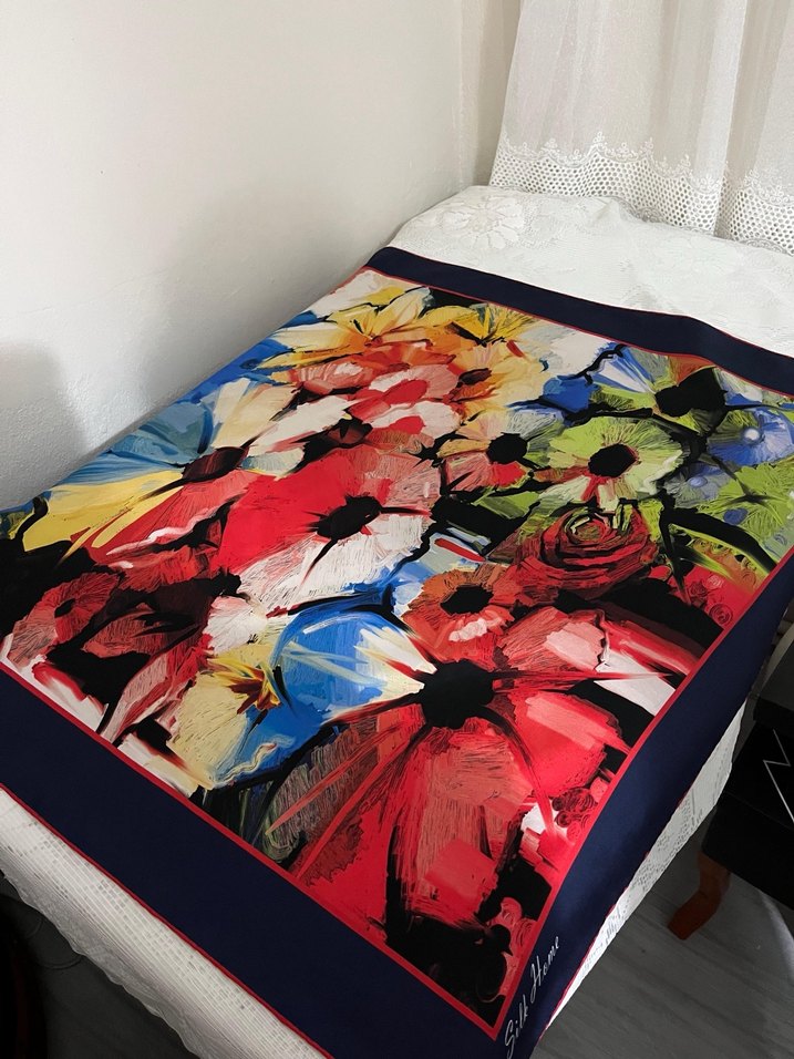 Çiçek Desenli Çok Renkli İpek Şal - Görsel 2