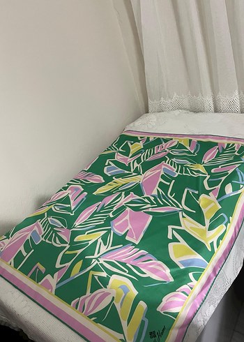 Yeşil Pastel Desenli İpek Eşarp - Görsel 2