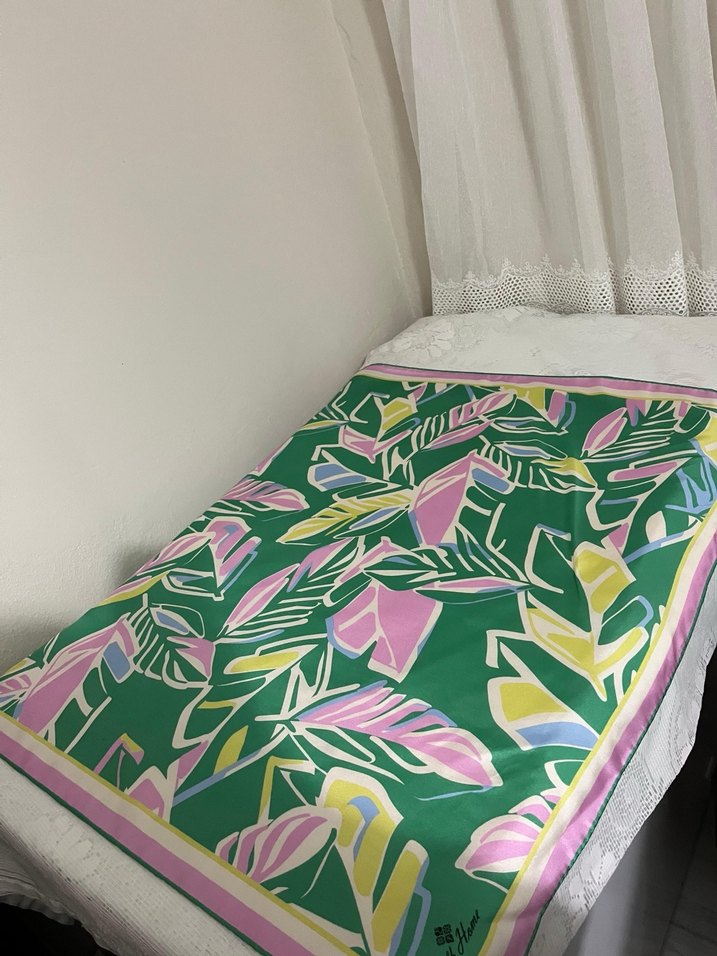 Yeşil Pastel Desenli İpek Eşarp - Görsel 2