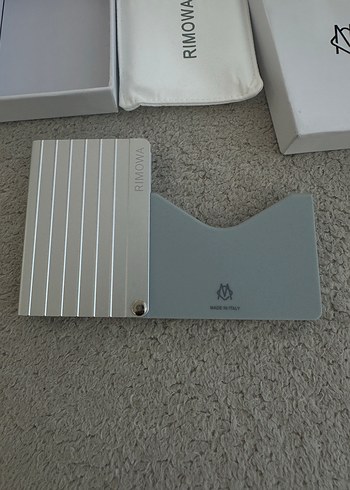 RIMOWA Beyaz Gri Metal kartlık - Görsel 3