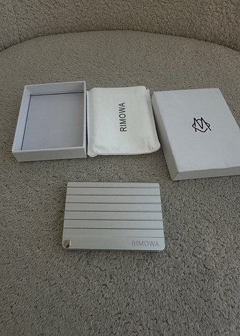 RIMOWA Beyaz Gri Metal kartlık - Görsel 4