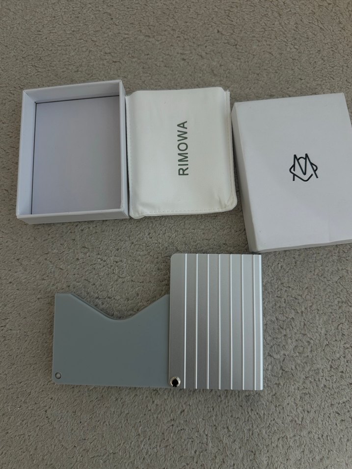 RIMOWA Beyaz Gri Metal kartlık - Görsel 2