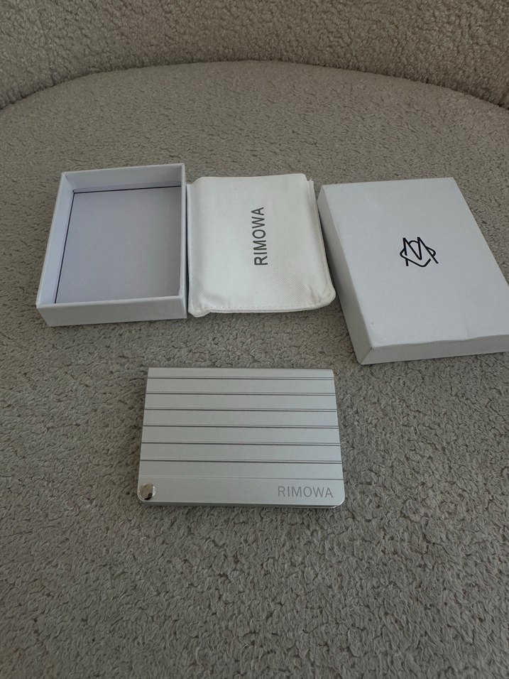 RIMOWA Beyaz Gri Metal kartlık - Görsel 4