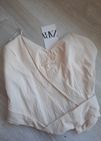 Zara Zara bustiyer