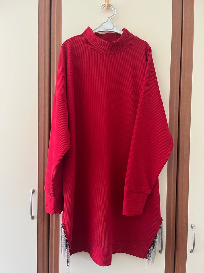 Zincir Detaylı Kırmızı Kadın Kazak - Görsel 2