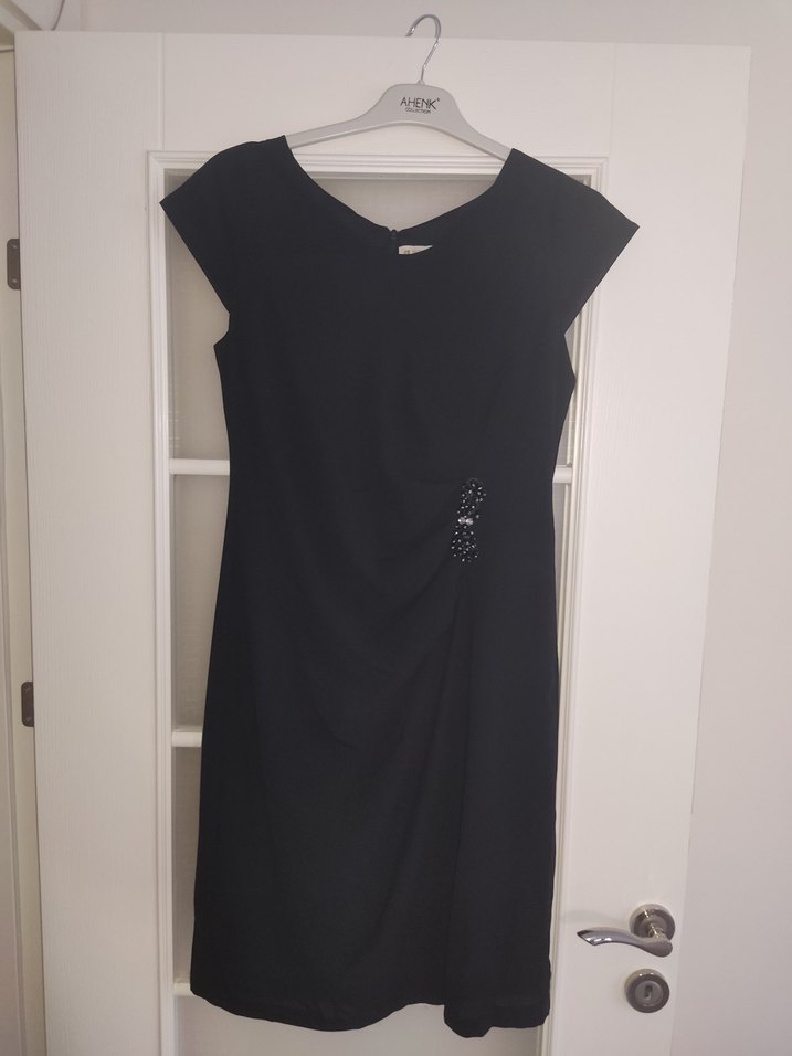 Büyük Beden Siyah Midi Drapeli V Yaka Kolsuz Elbise - Görsel 4