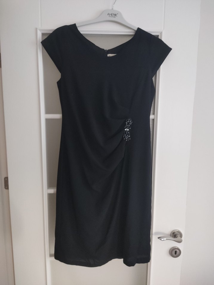 Büyük Beden Siyah Midi Drapeli V Yaka Kolsuz Elbise - Görsel 2