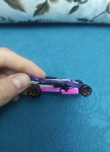  4 adet Hotwheels oyuncak araba 