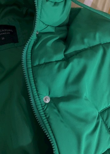 LC Waikiki Yeşil Şişme Kısa Kadın Mont