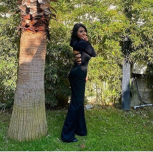 Siyah sırtı açık body