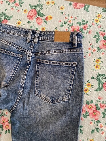 40 Beden mavi Renk Pull and bear sıfır kot