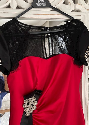 Drapeli Siyah Dantel Detaylı Kırmızı Midi Elbise - Görsel 3