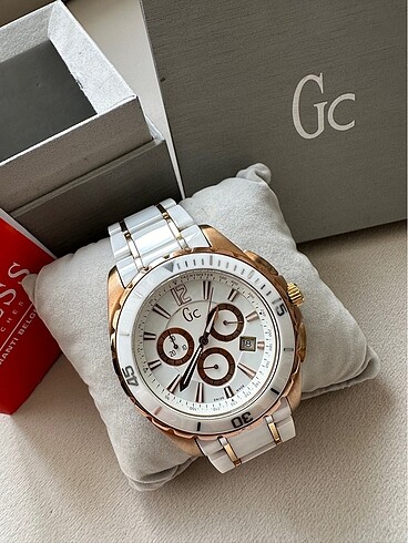 Guess ORJ GUESS COLLECTION SWİSS ERKEK KOL SAATİ