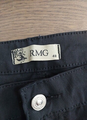 48 Beden siyah Renk Rmg 48 beden 46 da giyer