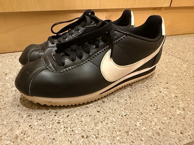 38,5 Beden Nike Deri Spor Ayakkabi