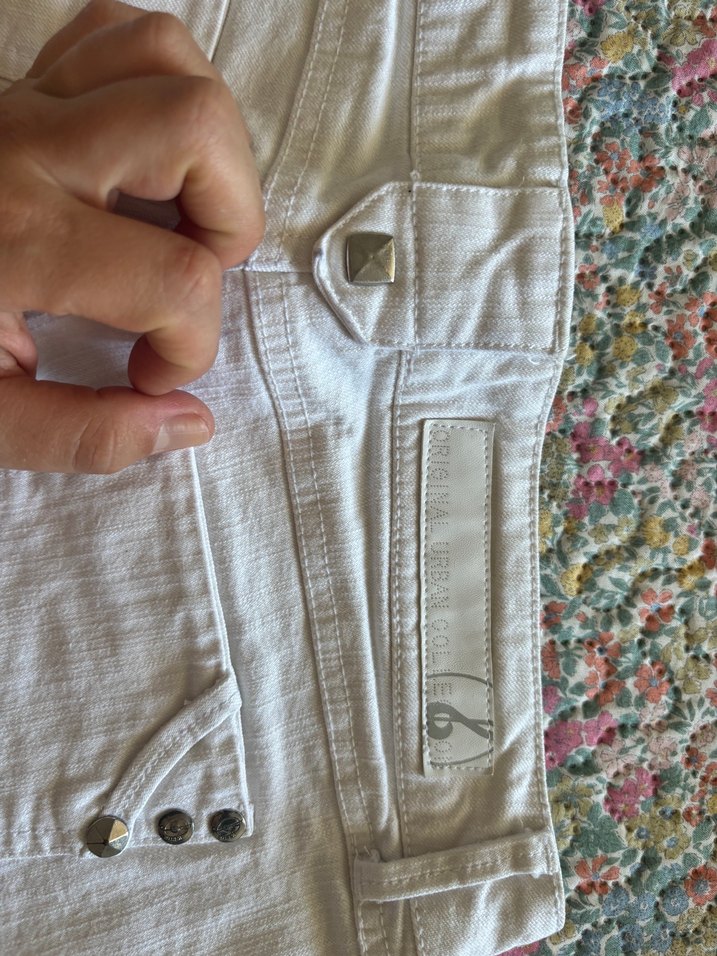 Düğmeli Beyaz Mini Kadın Şort - Görsel 2